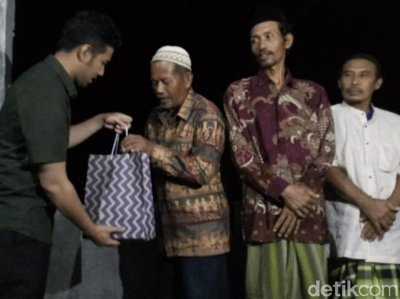 Sempat Jadi Lautan, Korban Banjir di Ponorogo Disambangi Wagub Emil Sempat Jadi Lautan, Korban Banjir di Ponorogo Disambangi Wagub Emil