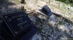 Makam Sunyi Sepi di Pulau Karya