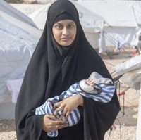 Aku datang ke Suriah bukan untuk alasan-alasan kekerasan. Saat itu aku tidak tahu ISIS adalah kultus kematian, aku pikir aku bergabung dengan komunitas Islami, aku diberi informasi yang salah oleh orang di internet, lanjut wanita yang mengaku awalnya ikut ISIS hanya untuk menikah dan membesarkan anak secara Islami. Foto: BBC World