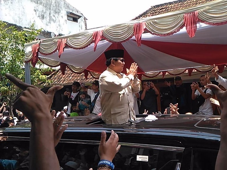 Pria yang Ditepak Prabowo Seorang Polisi, Minta Maaf soal Pengawalan Pria yang Ditepak Prabowo Seorang Polisi, Minta Maaf soal Pengawalan