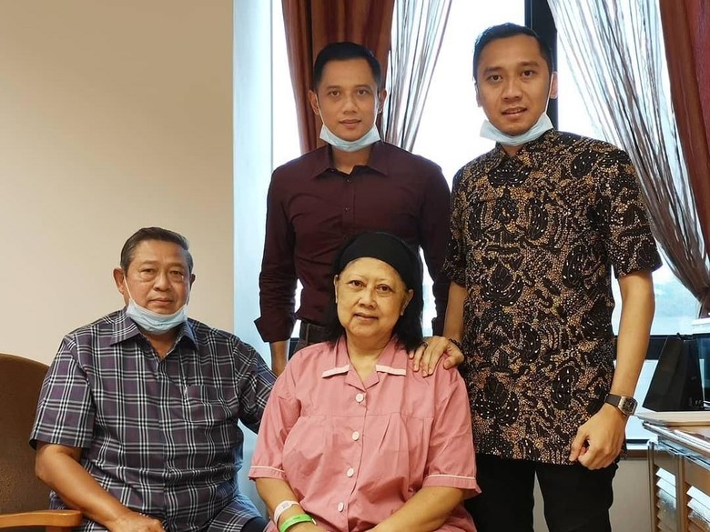 AHY: Ibu Ani Optimistis Kalahkan Kanker Darah AHY: Ibu Ani Optimistis Kalahkan Kanker Darah