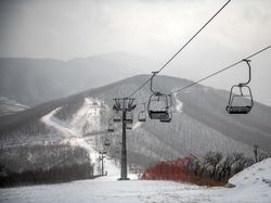 Dari Balik Lensa, Begini Serunya Main Salju di Korea Utara