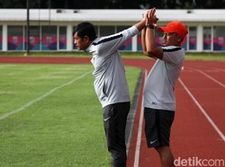Pelatih Indra Sjafri memimpin langsung jalannya internal game.