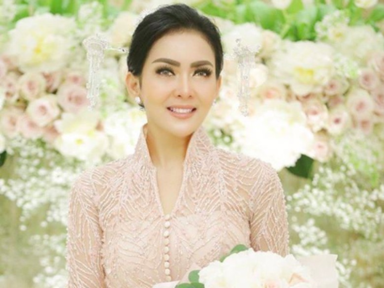 Akrab! Syahrini-Reino Barack Eksis Bareng Old Friend Suami Alicia Keys Akrab! Syahrini-Reino Barack Eksis Bareng Old Friend Suami Alicia Keys