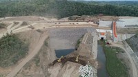 Bendungan multifungsi ini juga dimanfaatkan sebagai sumber air baku untuk 4 kecamatan di Kabupaten Wajo sebesar 305 lt/detik, Konservasi Sumber Daya Air, pengendalian banjir Sungai Gilireng (1002 m3/detik), perikanan air tawar, pengembangan Pariwisata, dan potensi listrik 0,8MW.Foto: Dok. Wijaya Karya (Persero) Tbk