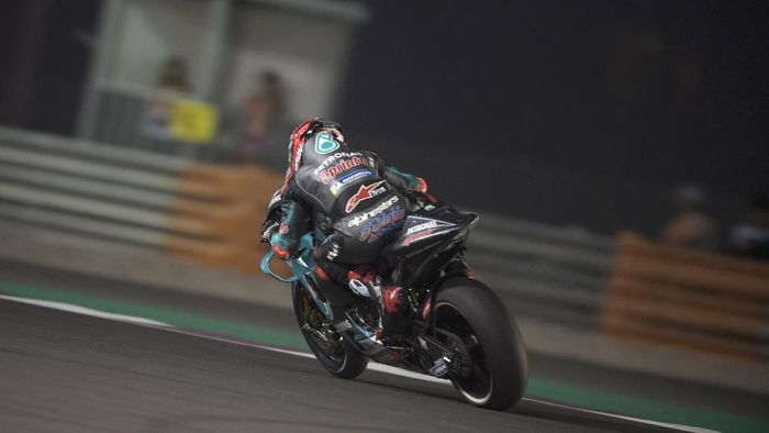 Aksi Fabio Quartararo menggeber motor YZR-M1 di Sirkuit Losail, Doha, Jumat (8/3/2019). (Foto: Mirco Lazzari gp/Getty Images) Aksi Fabio Quartararo menggeber motor YZR-M1 di Sirkuit Losail, Doha, Jumat (8/3/2019). (Foto: Mirco Lazzari gp/Getty Images)