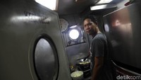 Mereka juga terbiasa memasak untuk membuat cemilan.