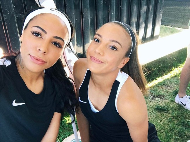 Berbagai komentar dukungan diberikan sesama wanita, terutama para atlet. Atlet voli Bahar Toksoy Guidetti membalas cuitan Sydney dengan mengatakan jika ia ikut dalam permainan kompetitif ketika hamil empat bulan. Ya, kami lebih kuat dari apa yang kami pikir! tulisnya. Foto: Instagram @sydneyleroux