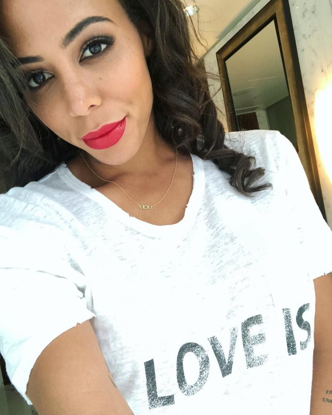 Hamil 37 minggu dan lima hari aku berlari 20 km bersama saudariku. Aku melahirkan seminggu kemudian. Tubuh kita dibuat untuk ini. Tetap menjadi kamu, mama! tulis yang lain. Foto: Instagram @sydneyleroux