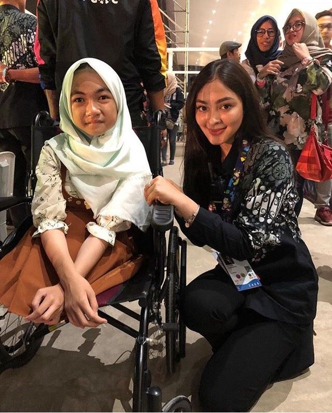 Selain itu, Jolene juga menjadi donatur tetap di Yayasan Nisnde Papua di Kabupaten Nduga Provinsi Papua, sebuah yayasan yang bergerak di bidang edukasi Anak dan Dewasa yang mengajar Bahasa Inggris dan Wawasan Umum. Kegiatan tersebut diharapkan mampu mendukung dan membentuk kesamarataan pendidikan di Indonesia. Foto: Instagram Jolene