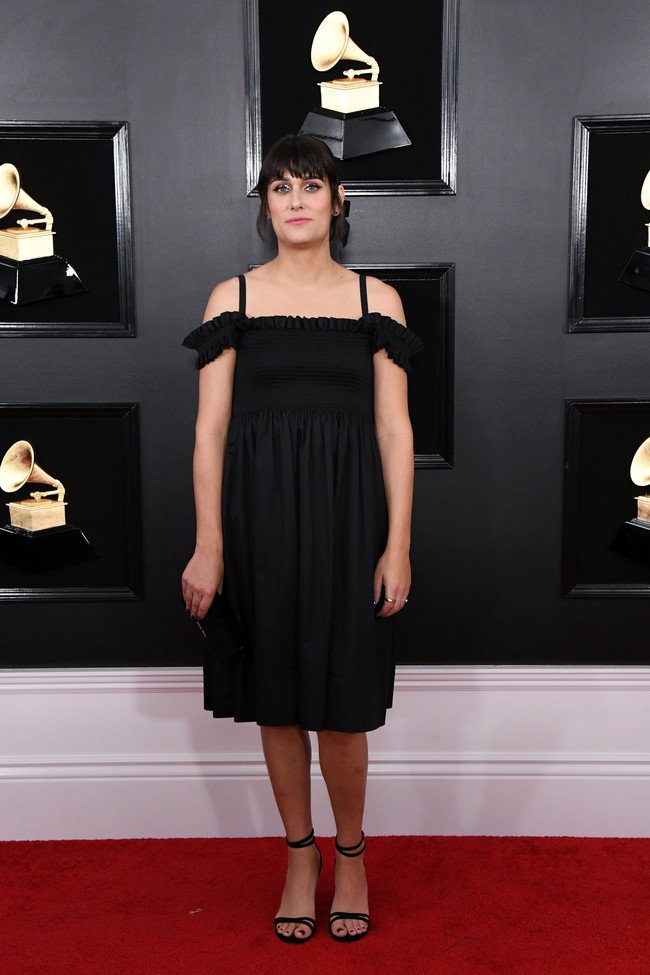 Sejak tahun lalu, Teddy ternyata sudah memutuskan untuk bertransformasi menjadi seorang transgender. Kini Teddy yang dulu tampan terlihat cantik dengan makeup, anting, hingga dress. Foto: Instagram @teddygeiger