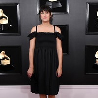 Sejak tahun lalu, Teddy ternyata sudah memutuskan untuk bertransformasi menjadi seorang transgender. Kini Teddy yang dulu tampan terlihat cantik dengan makeup, anting, hingga dress. Foto: Instagram @teddygeiger