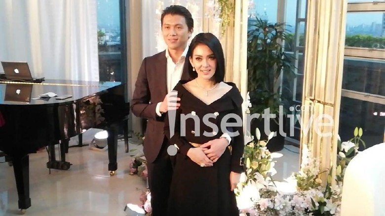 Perubahan Hidup Syahrini Setelah Resmi Jadi Istri Reino Barack/ Foto: InsertLive Perubahan Hidup Syahrini Setelah Resmi Jadi Istri Reino Barack/ Foto: InsertLive