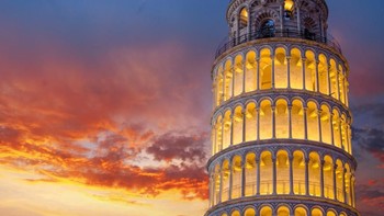 Menara Miring Pisa adalah sebuah menara lonceng katedral di kota Pisa, Italia. Sebenarnya menara dibuat agar berdiri secara vertikal seperti menara lonceng pada umumnya, namun mulai miring tak lama setelah pembangunannya dimulai pada Agustus 1173. Foto: via Brainberries
