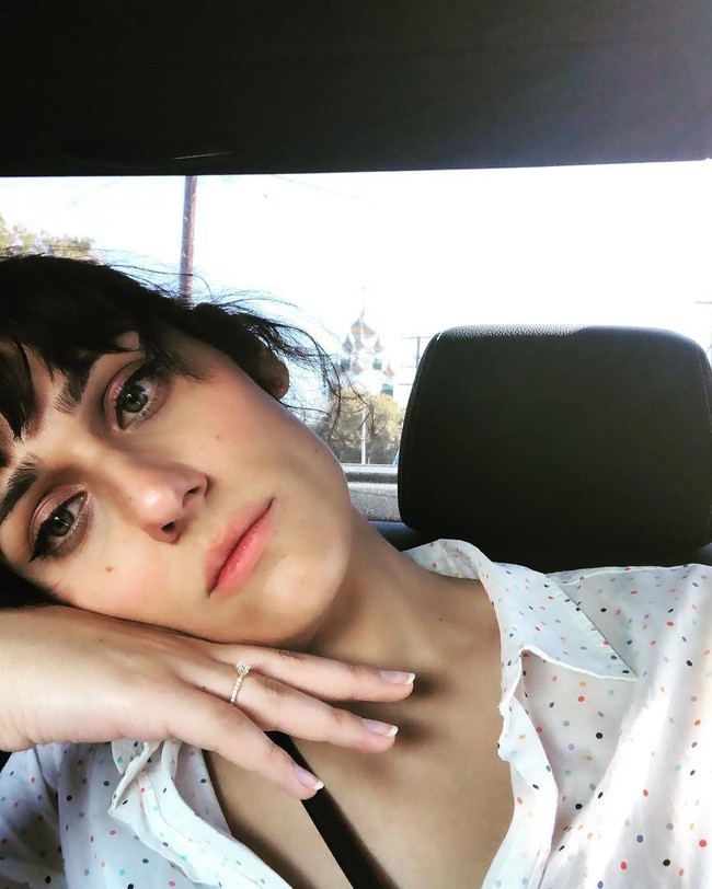 Di usia 21 tahun, Teddy memang memutuskan untuk pensiun dari depan layar. Ia pun mulai menulis dan memproduseri lagu untuk artis lain, termasuk Shawn Mendes, One Direction, Christina Aguilera, hingga 5 Seconds of Summer. Foto: Instagram @teddygeiger