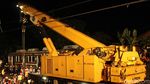 Begini Proses Evakuasi KRL Anjlok dengan Crane yang Ditarget Selesai Malam ini