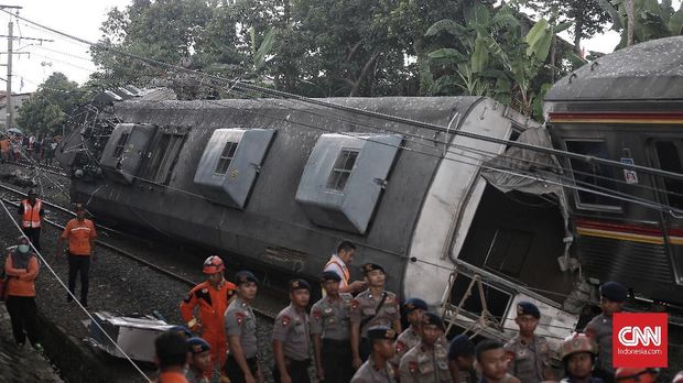 KRL Anjlok dan Perjuangan Tujuh Menit Penumpang yang Terjebak
