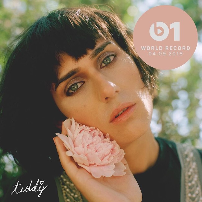Beberapa waktu lalu Teddy akhirnya kembali menelurkan album lewat LillyAnna. Ia pun menjadi salah satu dari tiga transgender wanita yang dinominasikan di Grammy 2019. Foto: Instagram @teddygeiger