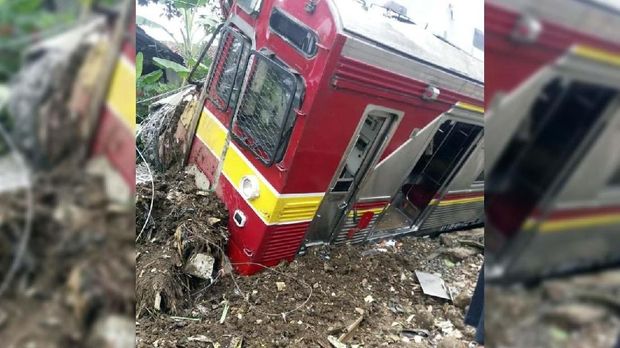 KRL Jakarta-Bogor terguling, Minggu (10/3).