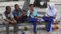 Mereka semua saling sharing pengalaman dan informasi akan semua hal yang diketahuinya, termasuk dalam hal berlatih marching band.