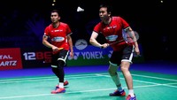 Mohammad Ahsan/Hendra Setiawan bertanding melawan Takeshi Kamura/Keigo Sonoda di semifinal All England 2019 yang dihelat di Arena Birmingham. Reuters/Andrew Boyers.
