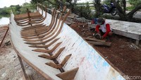 Perahu itu merupakan pesanan dari para nelayan di Pulau Harapan.