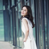 Michelle pun kemudian diberhentikan di bandara ketika mencoba untuk pergi ke luar negeri. Setelah ditangkap pihak berwajib, ia kemudian setuju untuk berkooperasi setelah berbicara dengan seorang hakim dan menghapus potongan Weibo yang diminta ketika masih di bandara. Tapi tidak disebutkan apakah Michelle akhirnya berhasil pergi dengan pesawat. Foto: Facebook Michelle Ye Xuan