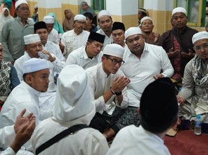 Sandiaga Hadir di Haul Guru Sekumpul di Martapura Kalsel