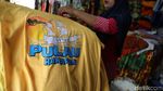 Warna-warni Kaos Souvenir di Pulau Harapan