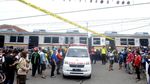 Foto: Evakuasi Korban Luka KRL Jakarta-Bogor Anjlok