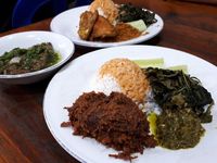Rendang 40 Daun dan Rendang Baluik yang Autentik Minangkabau