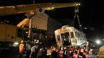 Begini Proses Evakuasi KRL Anjlok dengan Crane yang Ditarget Selesai Malam ini