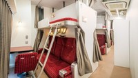 Kereta yang sudah pensiun ini diberi nama Train Hostel Hokutosei, terletak di Nihonbashi, Tokyo. Istimewa/Dailymail/Horibe Hiroyoshi.