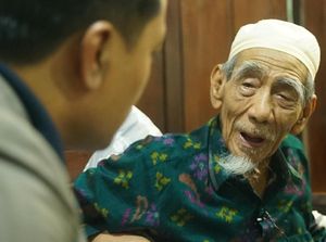 Blak-blakan Mbah Moen, Mengendalikan Perbedaan di Pemilu 2019