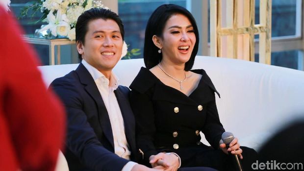 Zul 'Zivilia' Terancam Hukuman Mati, Syahrini-Reino Bicara soal Pernikahan