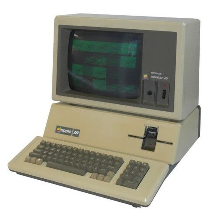 New apple 3. Apple Computer 3. Apple 3 Plus. АПЛ 3 компьютер. Apple 2 компьютер 1977.