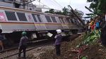 Foto KRL Jakarta-Bogor Terguling di Kebon Pedes