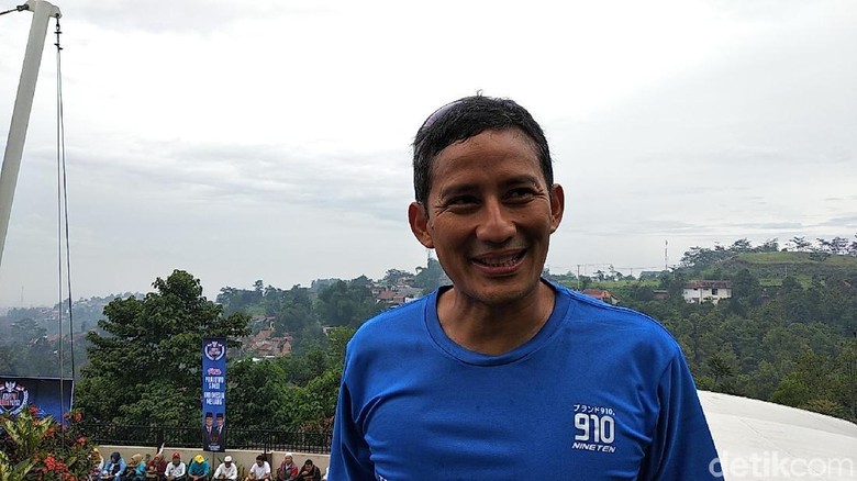 Sandiaga Jelaskan soal Video Prabowo: Itu Salaman, Ingin Menyatu dengan Rakyat Sandiaga Jelaskan soal Video Prabowo: Itu Salaman, Ingin Menyatu dengan Rakyat