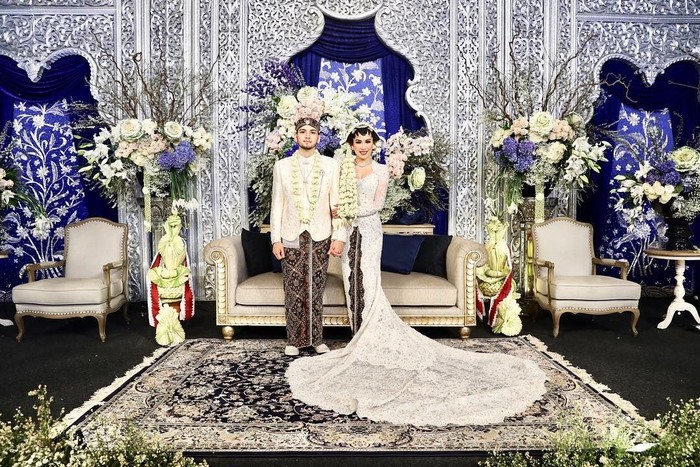 Kezia Toemion resmi menikah dengan cucu presiden Soeharto, Bambang Aditya Trihatmanto.Foto: Dok. Instagram @keziatoemion Kezia Toemion resmi menikah dengan cucu presiden Soeharto, Bambang Aditya Trihatmanto.Foto: Dok. Instagram @keziatoemion