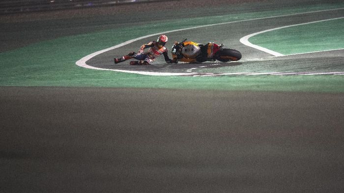 Marc Marquez terjatuh di FP3 dan FP4 MotoGP Qatar. (Foto: Mirco Lazzari gp/Getty Images) Marc Marquez terjatuh di FP3 dan FP4 MotoGP Qatar. (Foto: Mirco Lazzari gp/Getty Images)