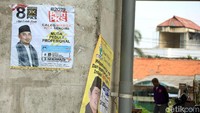 Poster dan spanduk yang memampang wajah semringah para caleg dipajang tanpa memperhatikan estetika dan terlihat kumuh.