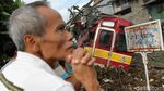 Momen Warga Tonton KRL Anjlok di Bogor