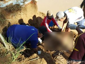 Puluhan Makam di Pacitan Direlokasi, Ada Apa?