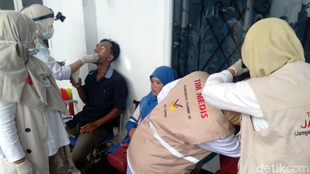 Di Sukabumi TKD Jokowi Blusukan Ke Pasar, Relawan PADI Baksos