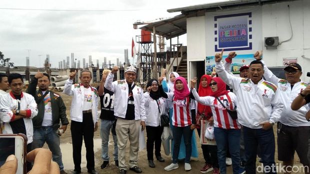 Di Sukabumi TKD Jokowi Blusukan Ke Pasar, Relawan PADI Baksos