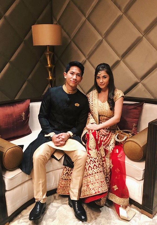 Baik Pangeran Abdul Mateen dan Anisha memang sangat jarang menampilkan foto mereka berdua di media sosial. Namun, ini ada satu foto memen mereka bersama (Instagram/anishaik) Baik Pangeran Abdul Mateen dan Anisha memang sangat jarang menampilkan foto mereka berdua di media sosial. Namun, ini ada satu foto memen mereka bersama (Instagram/anishaik)