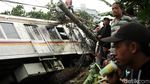 Momen Warga Tonton KRL Anjlok di Bogor