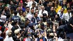 Berjaket Bomber Biru, Jokowi Temui Milenial di Festival Satu Indonesia