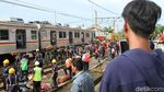 Momen Warga Tonton KRL Anjlok di Bogor