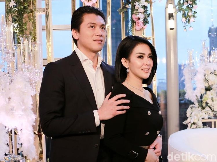 Jangan Iri! Mengintip Kemesraan Reino Barack dan Syahrini